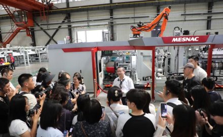 媒體見(jiàn)面會(huì)進(jìn)車(chē)間 軟控解碼智能裝備的高質(zhì)量發(fā)展